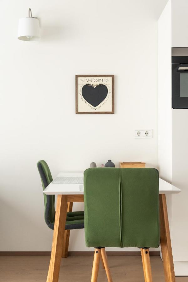 Quiet And Cozy Apartment Next To Mariahilfer Strasse And Naschmarkt With Ac, Minimum 30 Nights Виена Екстериор снимка