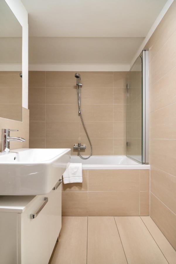 Quiet And Cozy Apartment Next To Mariahilfer Strasse And Naschmarkt With Ac, Minimum 30 Nights Виена Екстериор снимка