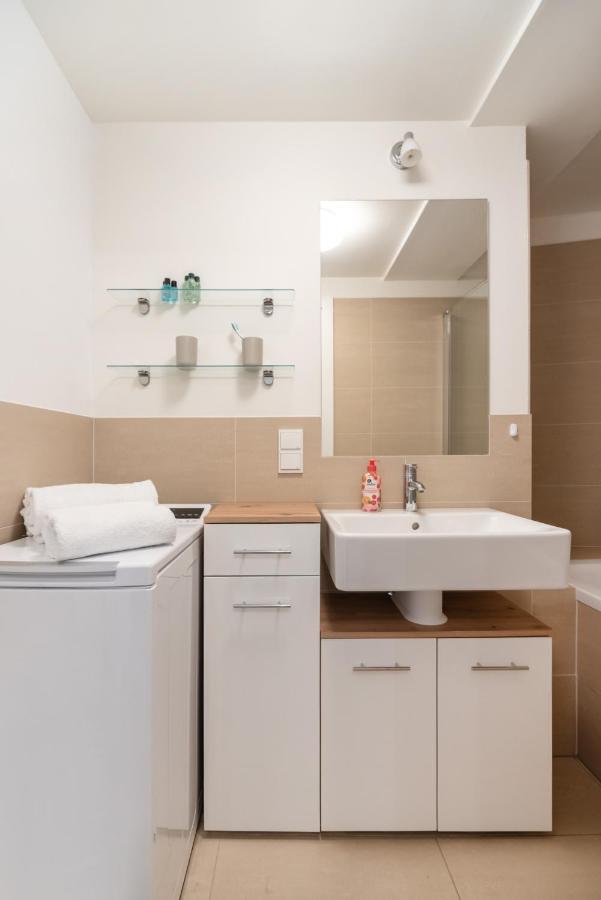 Quiet And Cozy Apartment Next To Mariahilfer Strasse And Naschmarkt With Ac, Minimum 30 Nights Виена Екстериор снимка