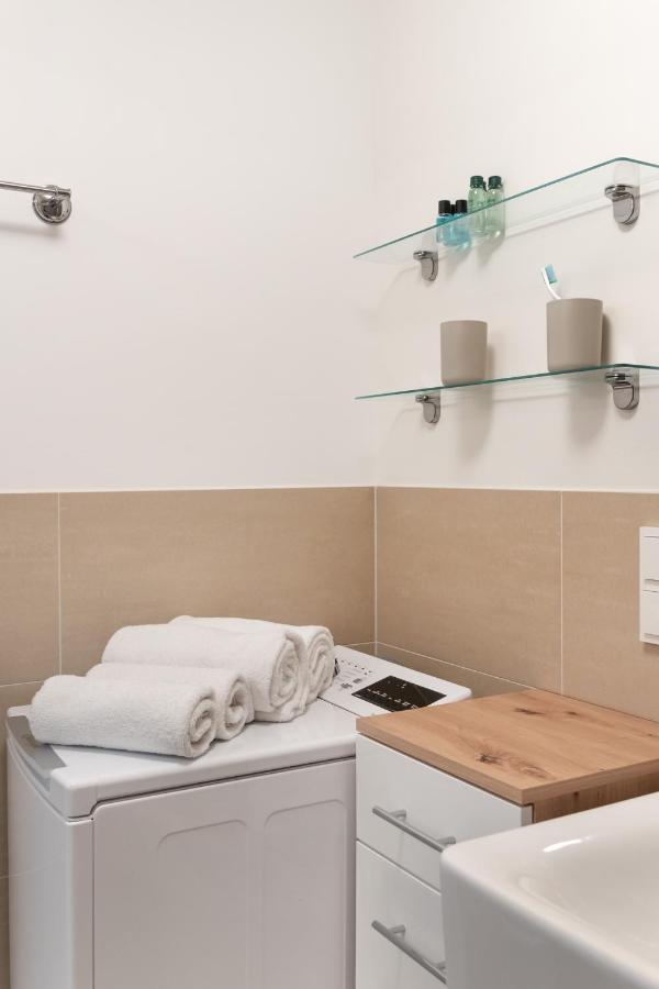 Quiet And Cozy Apartment Next To Mariahilfer Strasse And Naschmarkt With Ac, Minimum 30 Nights Виена Екстериор снимка