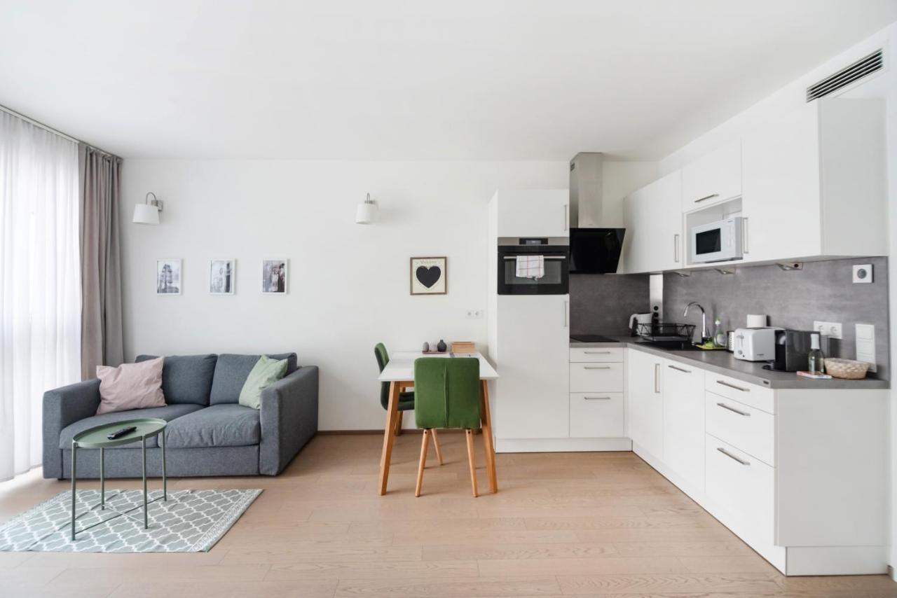 Quiet And Cozy Apartment Next To Mariahilfer Strasse And Naschmarkt With Ac, Minimum 30 Nights Виена Екстериор снимка