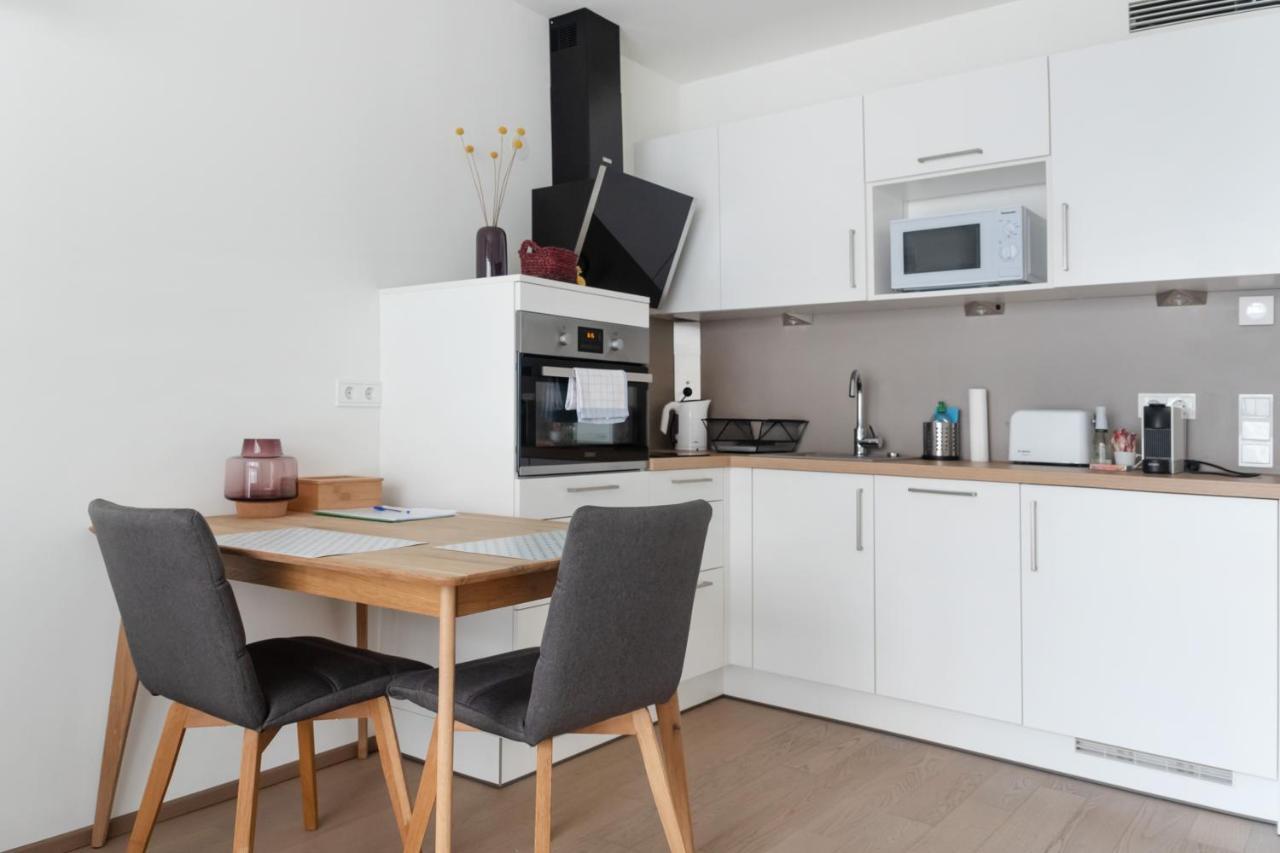 Quiet And Cozy Apartment Next To Mariahilfer Strasse And Naschmarkt With Ac, Minimum 30 Nights Виена Екстериор снимка